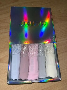 SKIMS dipped foil lace thongs M